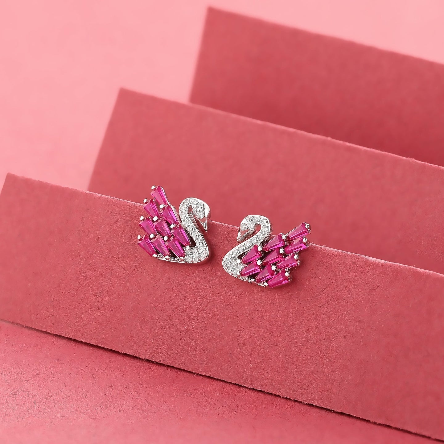 925 sterling silver swan-shaped stud earrings - Shining Silver.in