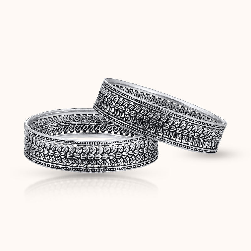 SHINING’s Leafs Carved Oxidized Silver Bangles Pair