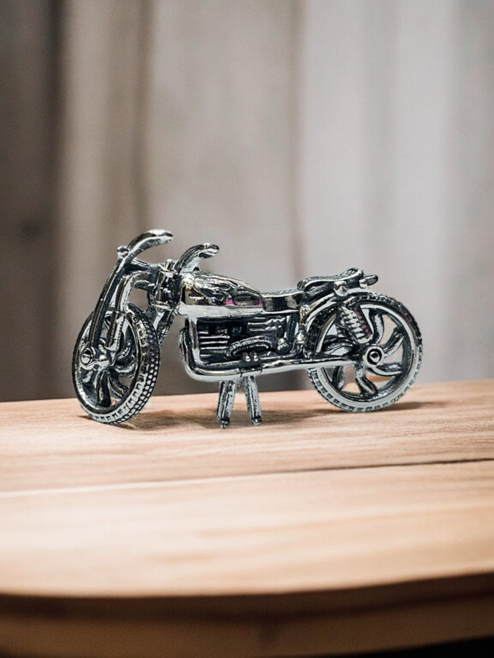 Roadster Motorbike- Pure silver art - Shining Silver.in